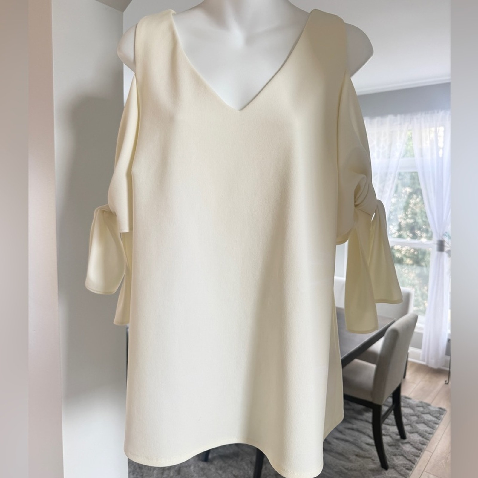 Boston Proper Ivory Cold Shoulder V-Neck 3/4 Sleeve Blouse, Medium, Like New — image 2 of 6